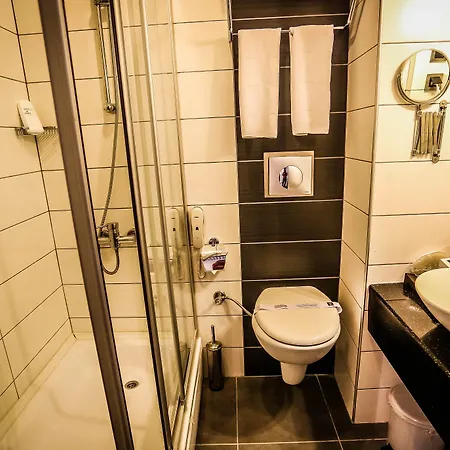 卡扎套房酒店 4*