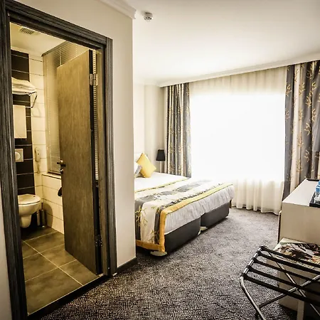 卡扎套房酒店 4*