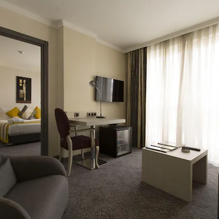 卡扎套房酒店 4*