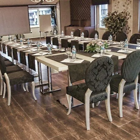 卡扎套房酒店 4*