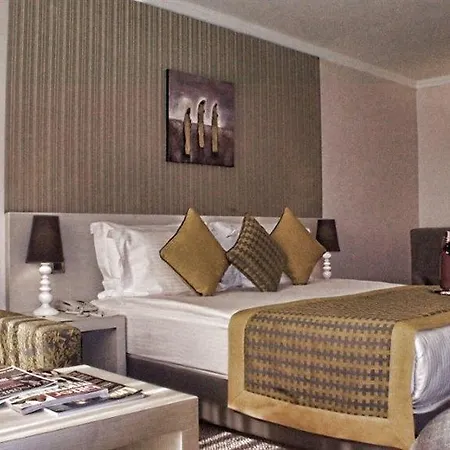 卡扎套房酒店 4*